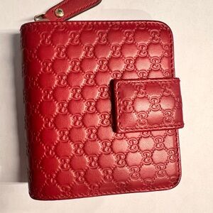 Gucci Scarlet Leather Accessory
